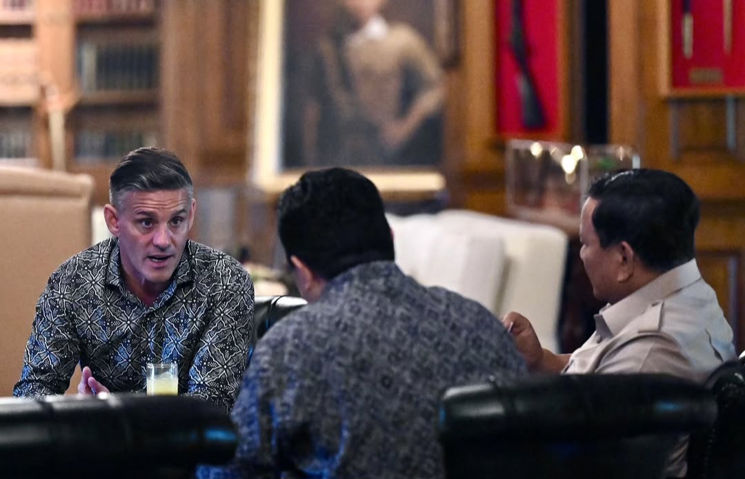 Pelatih PSSI John Herdman bersama Ketua Umum PSSI Erick Thohir dalam pertemuan dengan Presiden Prabowo di kediaman Hambalang, Jawa Barat, Jumat (19/6/2026). Foto : Ist