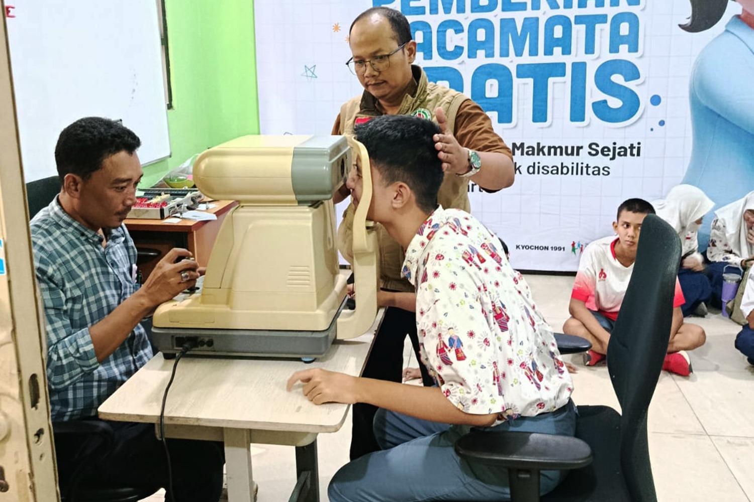 Wahana Artha Group gelar pemeriksaan kesehatan mata gratis di SLBN 3 Jakarta, Kamis (25/06/2026).(Foto: dok/WAG).