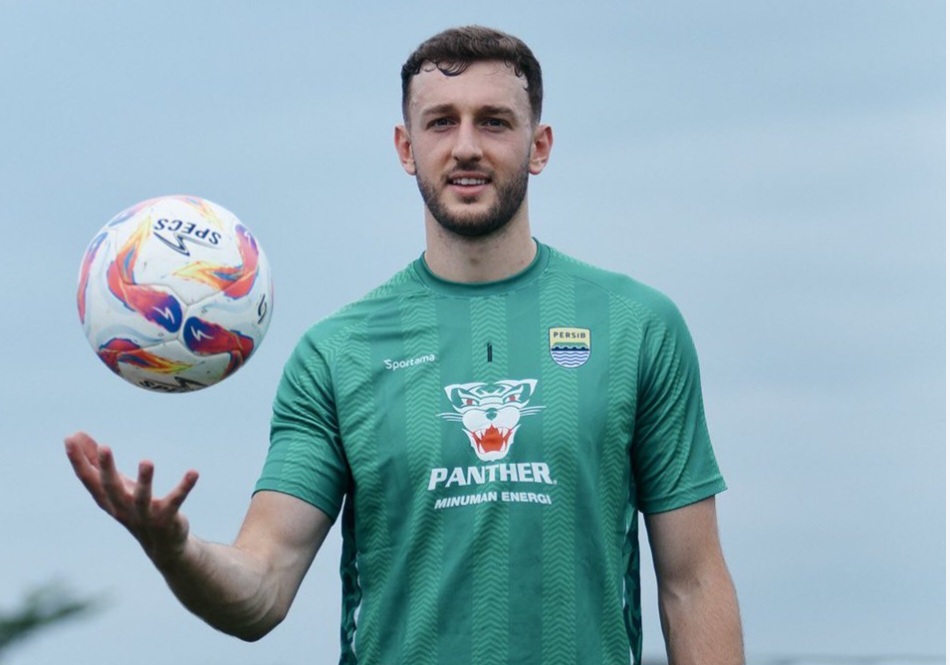 Kiper Persib asal Inggris, Adam Przybek. Foto : Ist. Foto : Ist