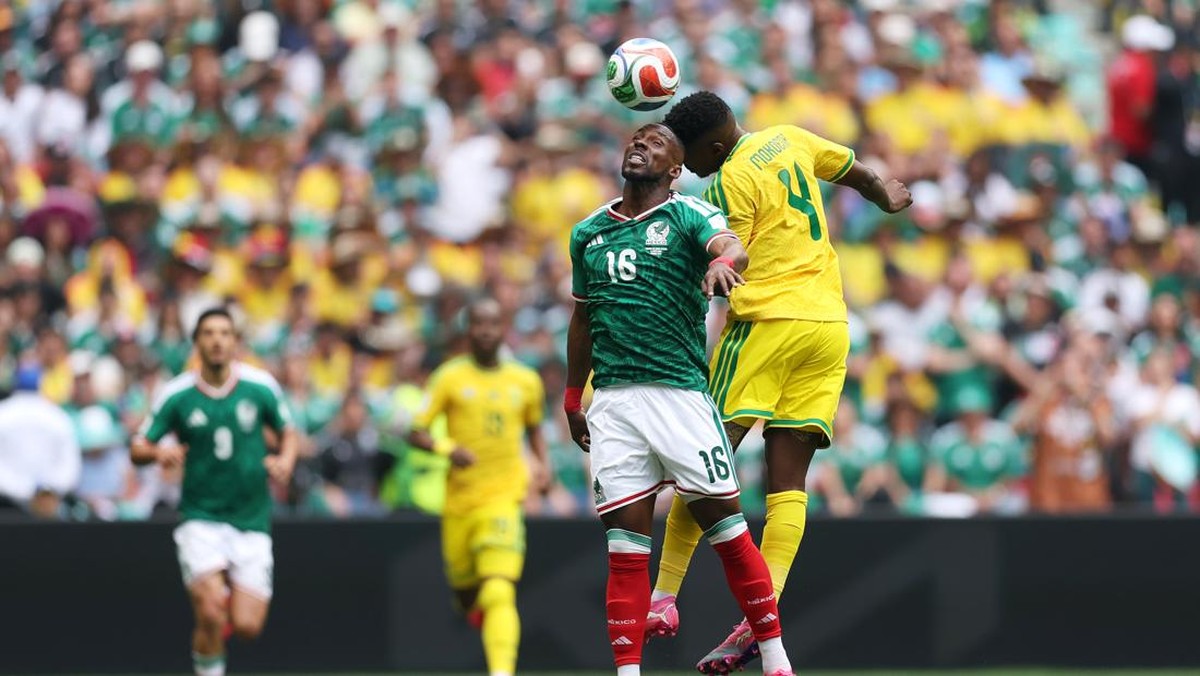 Laga Meksiko vs Afrika Selatan berakhir 2-0 untuk tuan rumah Meksiko. Foto : Ist
