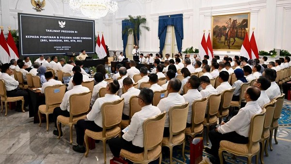 Presiden Prabowo mengumpulkan Direksi Bank Himbara di Istana Negara. Foto : Ist