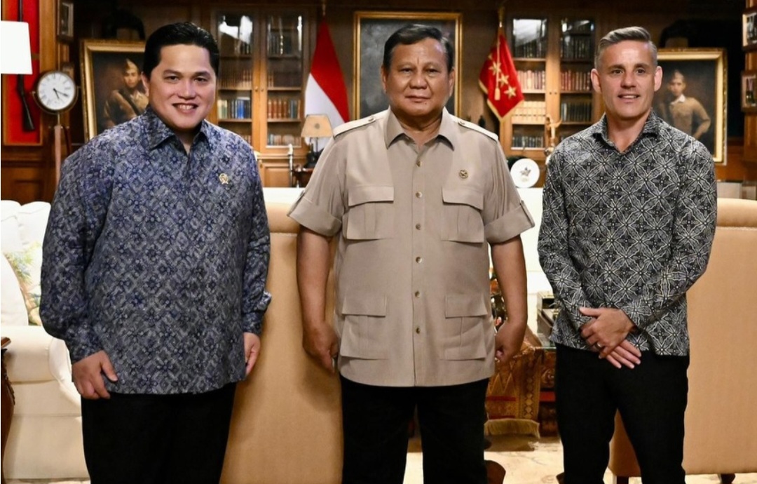 Menpora Erick Thohir dan Pelatih PSSI John Herdman (kanan) usai bertemu Presiden Prabowo di Padepokan Garuda Yaksa, Hambalang, Bogor, Jawa Barat, Jumat (19/6). Foto : IG
