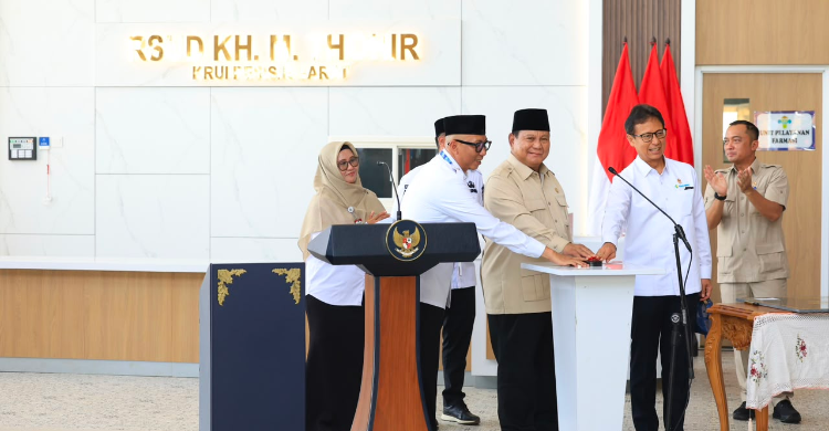 Presiden Prabowo saat meresmikan RSUD KH. Muhammad Thohir di Krui, Rabu (10/6). Foto : Ist