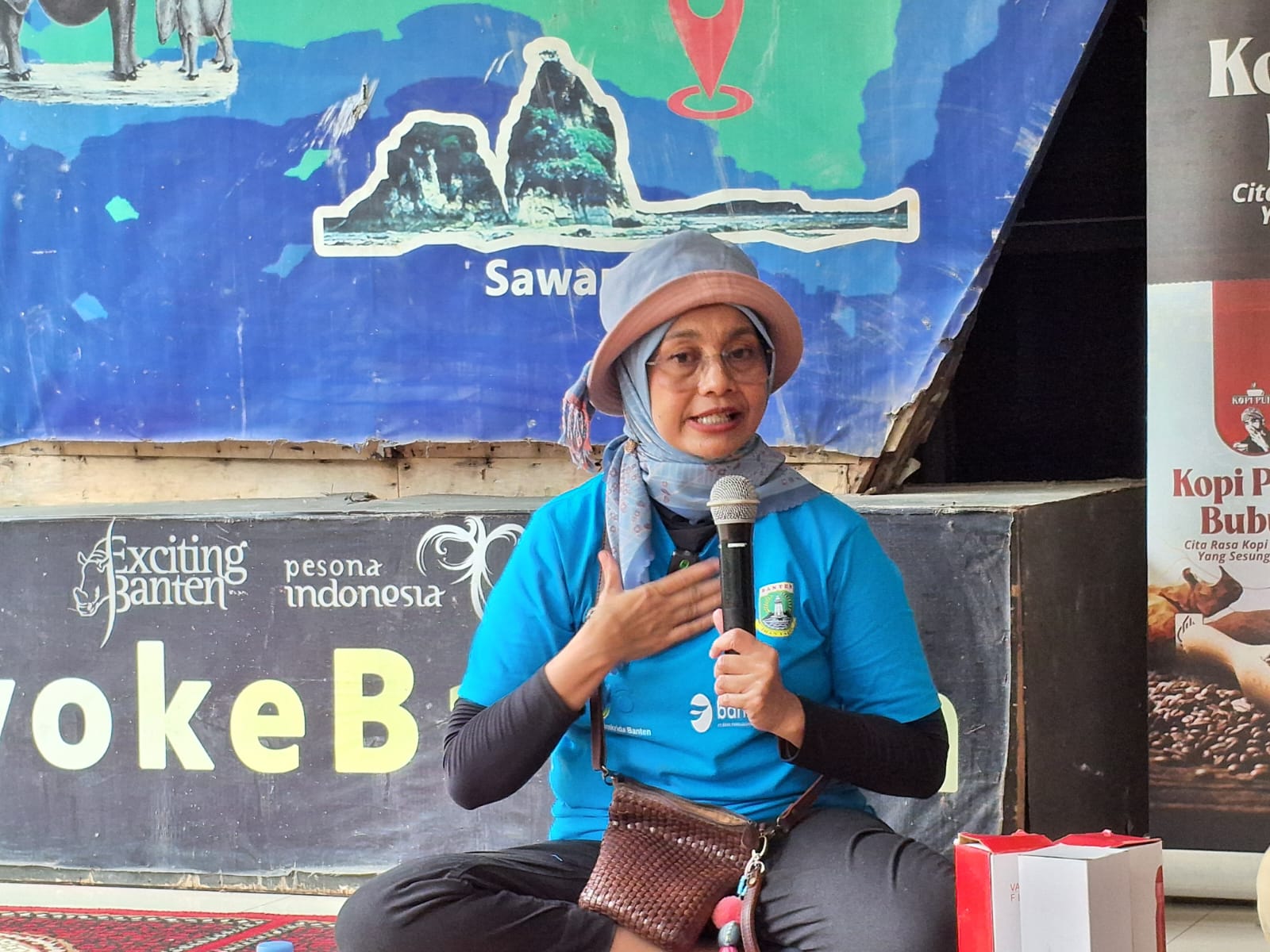Kepala Dinas Pariwisata Banten, Eli Susiyanti memberikan keterangan terkait rangkaian kegiatan Exciting Banten Festival 2026 kepada media, di kantor Dinas Pariwisata Banten, beberapa waktu lalu. YULIAWATI SARIPUDIN/TANGSEL POS