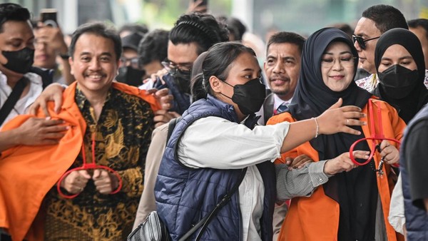 Roy Suryo dan dr Tifa. Foto : Ist