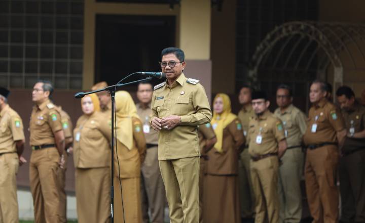 Wali Kota Tangerang, Sachrudin sebagai Pembina dalam Apel Pegawai di Lingkungan Pemerintah Kota (Pemkot) Tangerang menyampaikan amanat bahwa sekolah negeri dan swasta di Kota Tangerang sama bagusnya.
