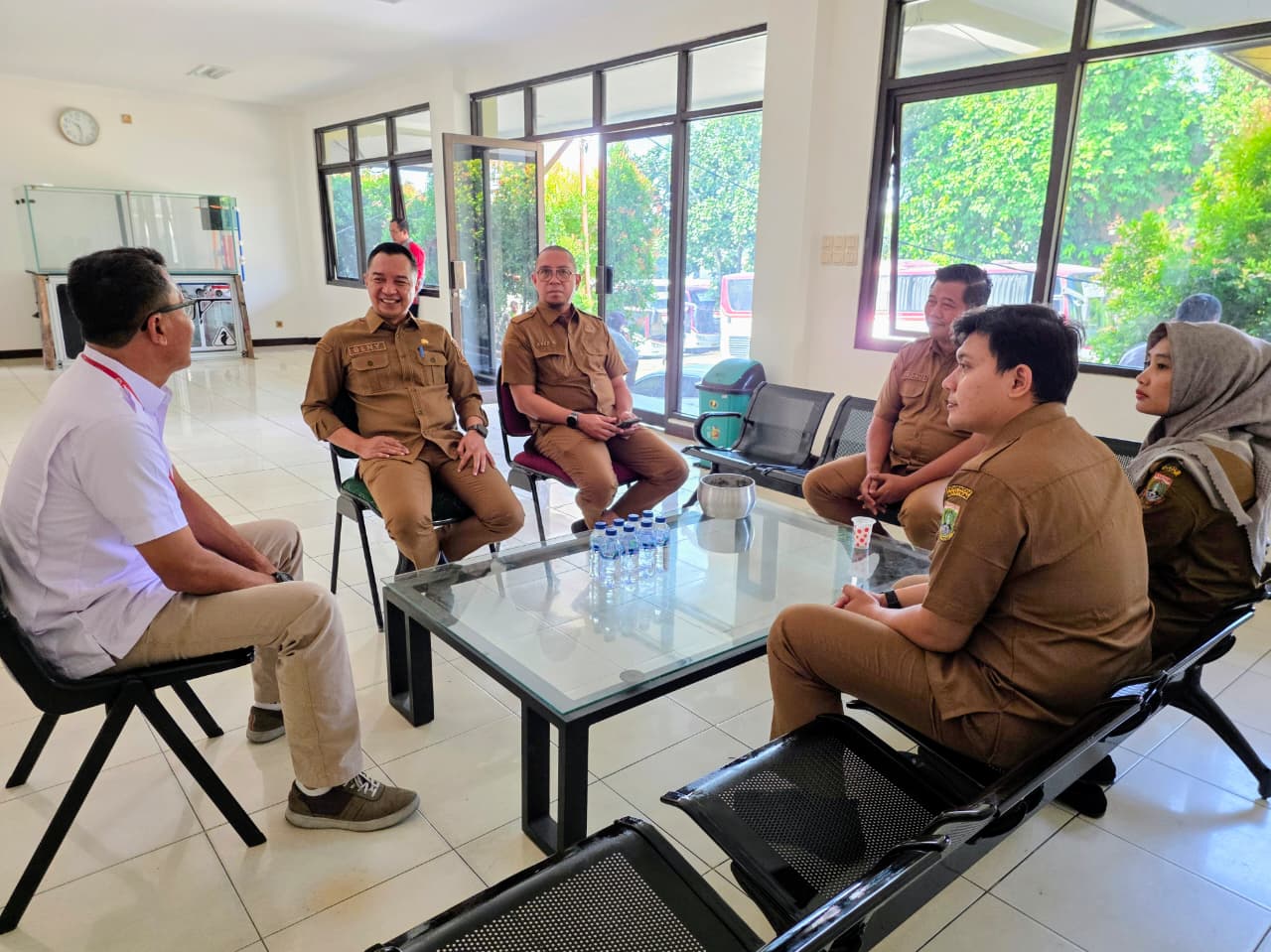 Samsat Ciputat mendorong perusahaan-perusahaan angkutan untuk mulai melakukan registrasi kendaraan di wilayah Banten. (Ist)