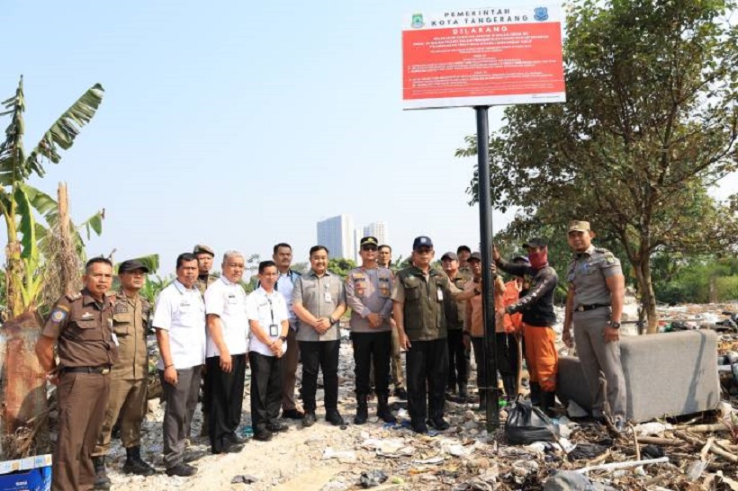 TPS ilegal di wilayah Kunciran, Kecamatan Pinang ditertibkan. ISTIMEWA
