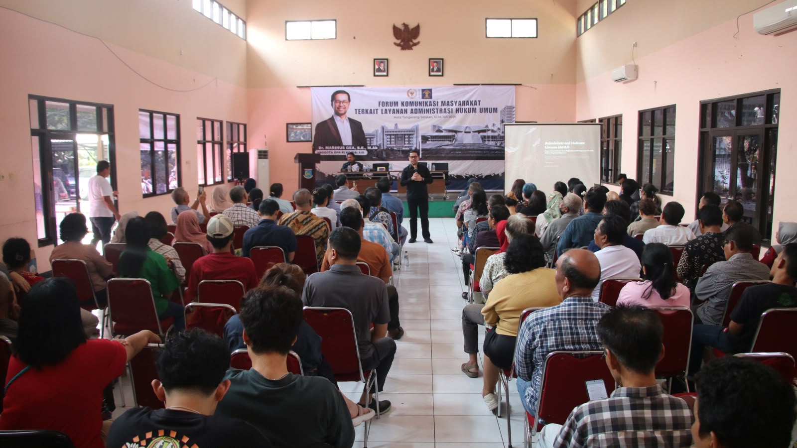 Acara Layanan Administrasi Hukum Umum digelar di Aula Kantor Kecamatan Kota Tangerang Selatan, Senin (13/07/2026). Foto : Dok Kemenkum Banten