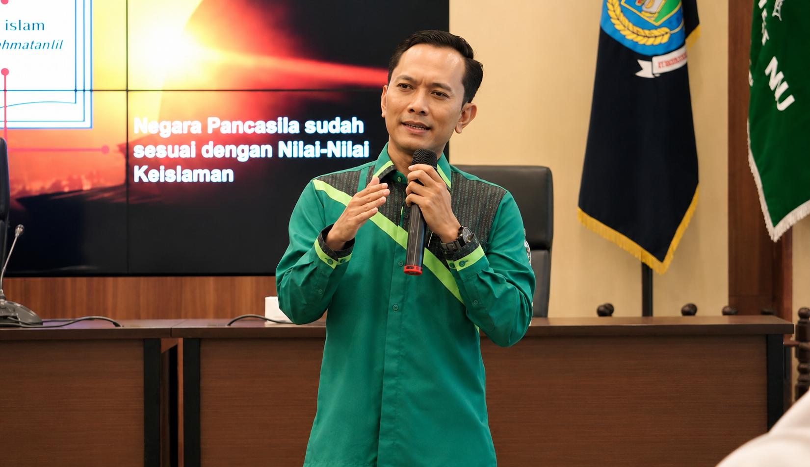 SEMINAR - Anggota DPRD Provinsi Banten M. Aly Taufik saat menjadi pembicara di acara Upgrading dan Rapat Kerja (Raker) PAC Fatayat NU se-Kota Tangsel yang digelar di Gedung Pemerintah Kota Tangsel, Sabtu (18/7).