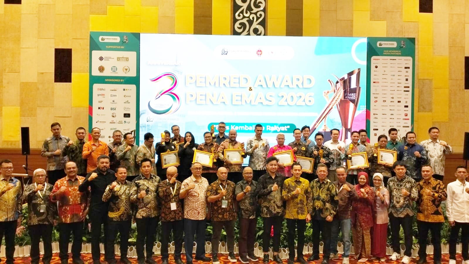 Pengharhargaan FPRMI diberikan kepada 67 tokoh nasional. Foto : Irawan TP