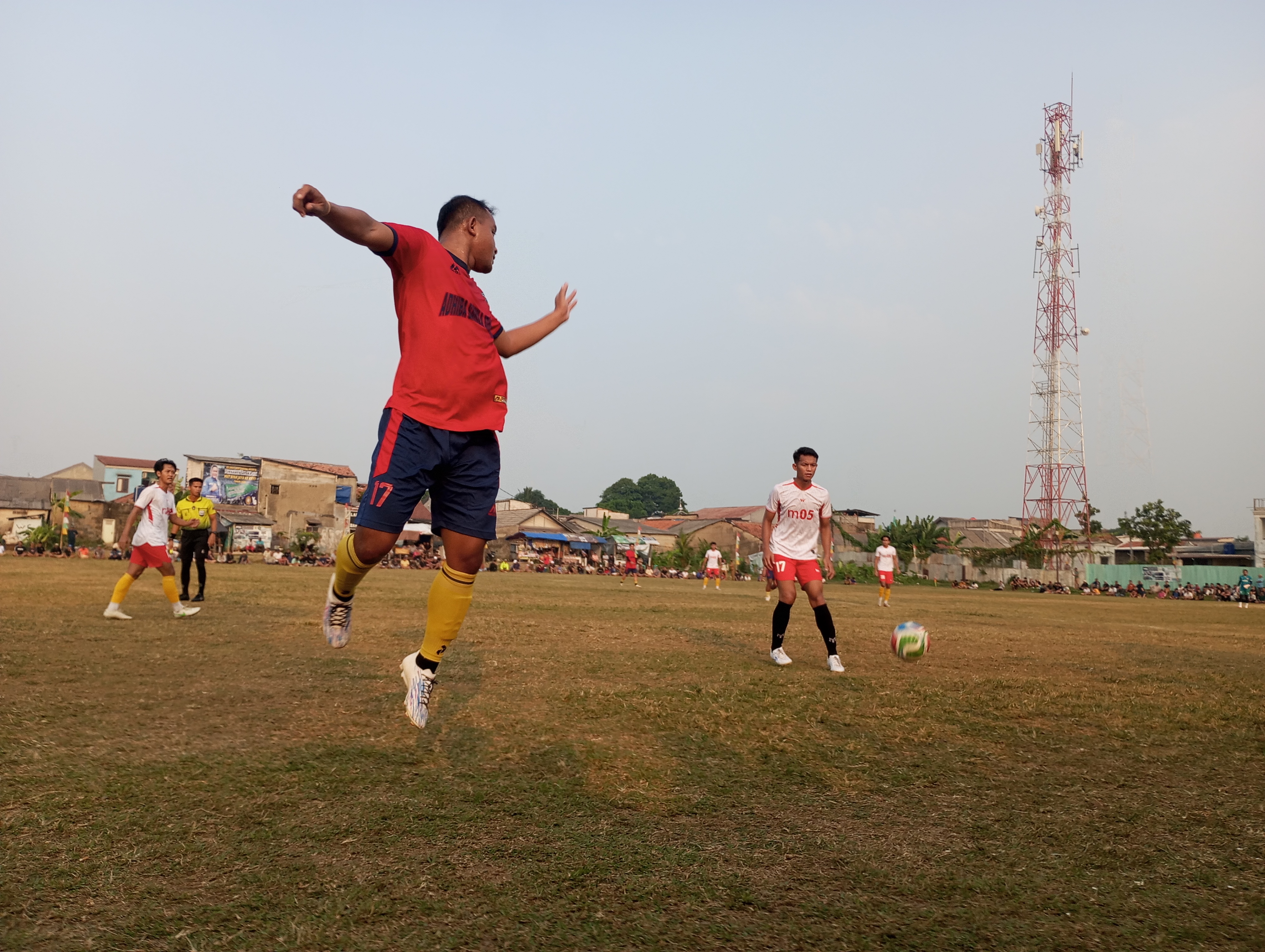 Pertandingan antara Darah Muda dengan Larangan United pada Senin (06/07/2026) berlangsung menarik dan enak ditonton.(tangselpos.id).