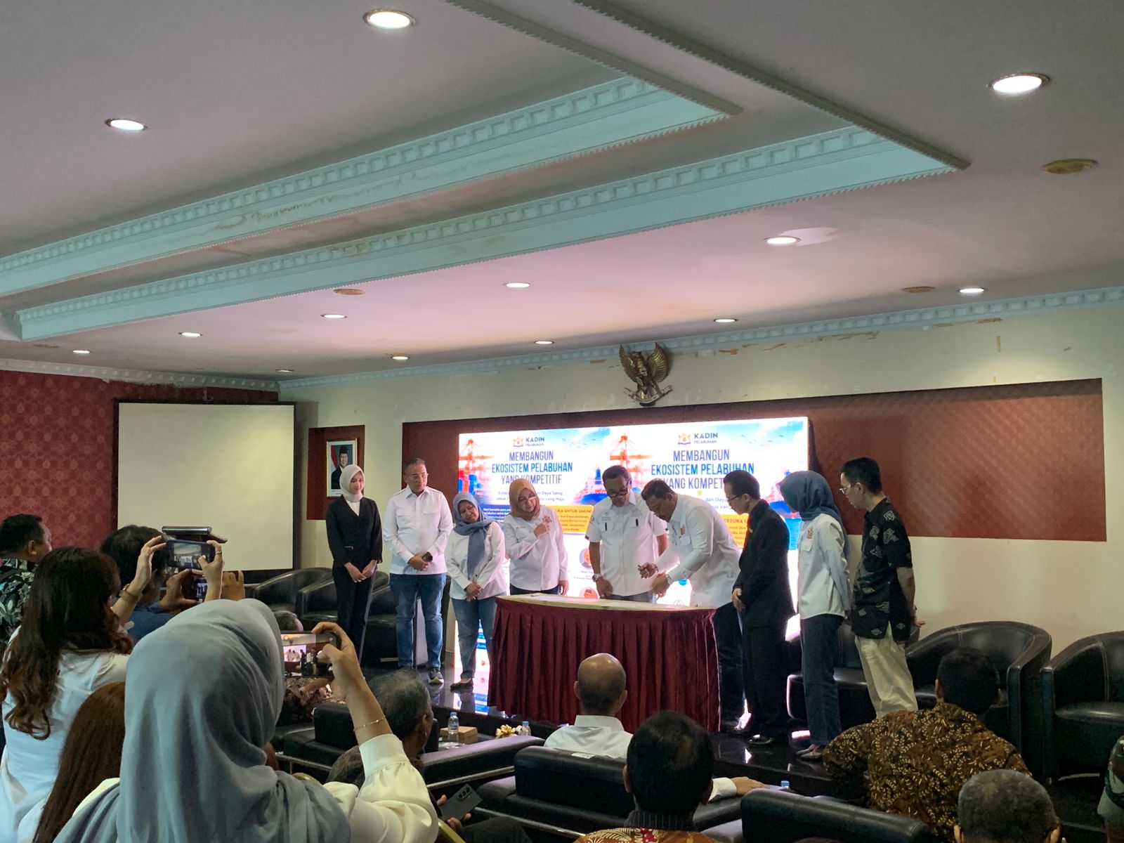 Suasana Focus Group Discussion (FGD) bertema ‘Membangun Ekosistem Pelabuhan yang Kompetitif’ yang digelar di Kantor Kadin Provinsi Banten, di Kota Serang, Kamis (2/7/2026).(Istimewa)