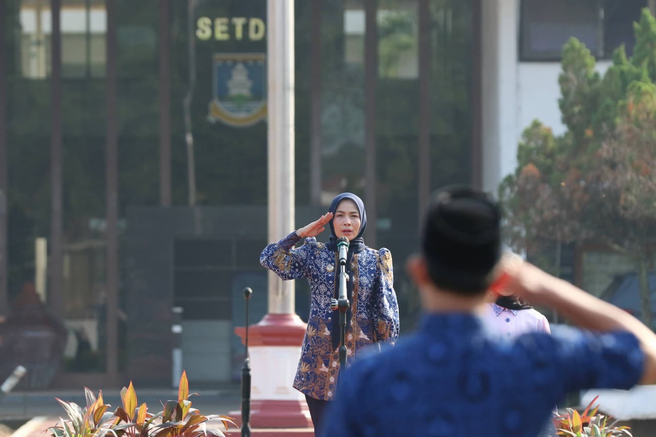 HARI ANAK NASIONAL. Bupati Serang Ratu Rachmatuzakiyah menjadi Inspektur Upacara Peringatan Hari Anak Nasional (HAN) ke-42 Tahun 2026 di Halaman Pendopo Bupati Serang pada Kamis (23/7). HUMAS PEMKAB SERANG