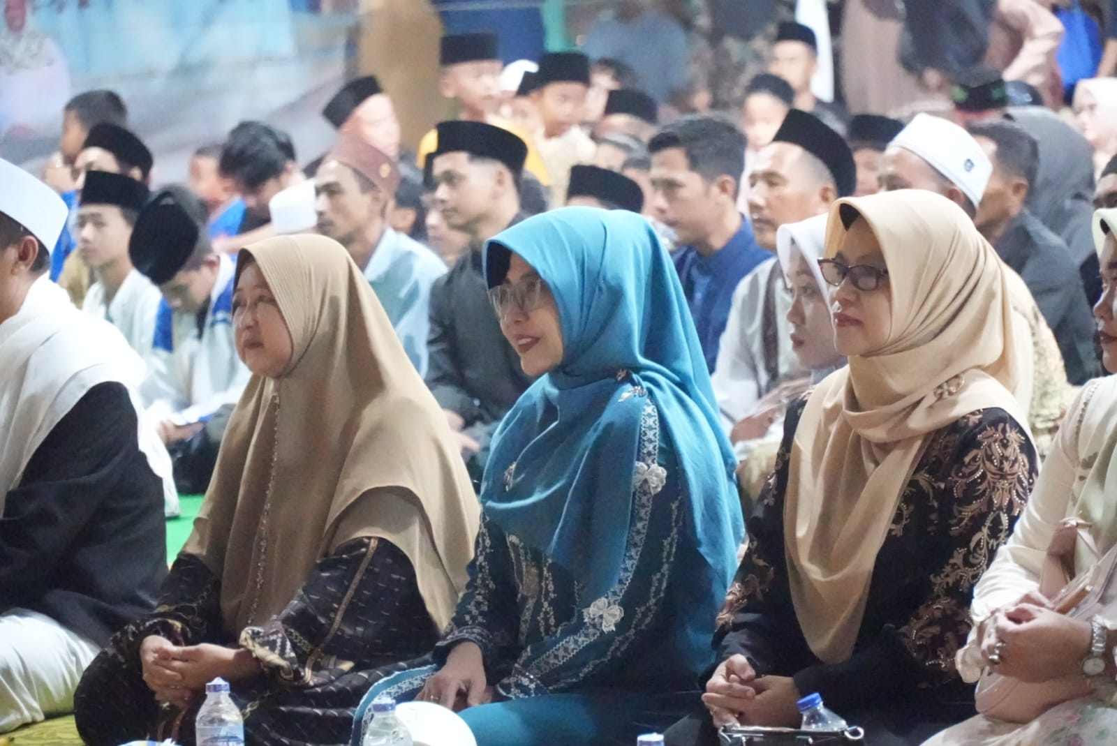 Bupati Raden Dewi Setiani, saat menghadiri Panggung Kreasi Santri dan Haflah Khataman di Pondok Pesantren Al-Madina, Kampung Kadubincarung, Desa Kadubale, Kecamatan Banjar, Sabtu (4/7/2026) malam.(Istimewa)