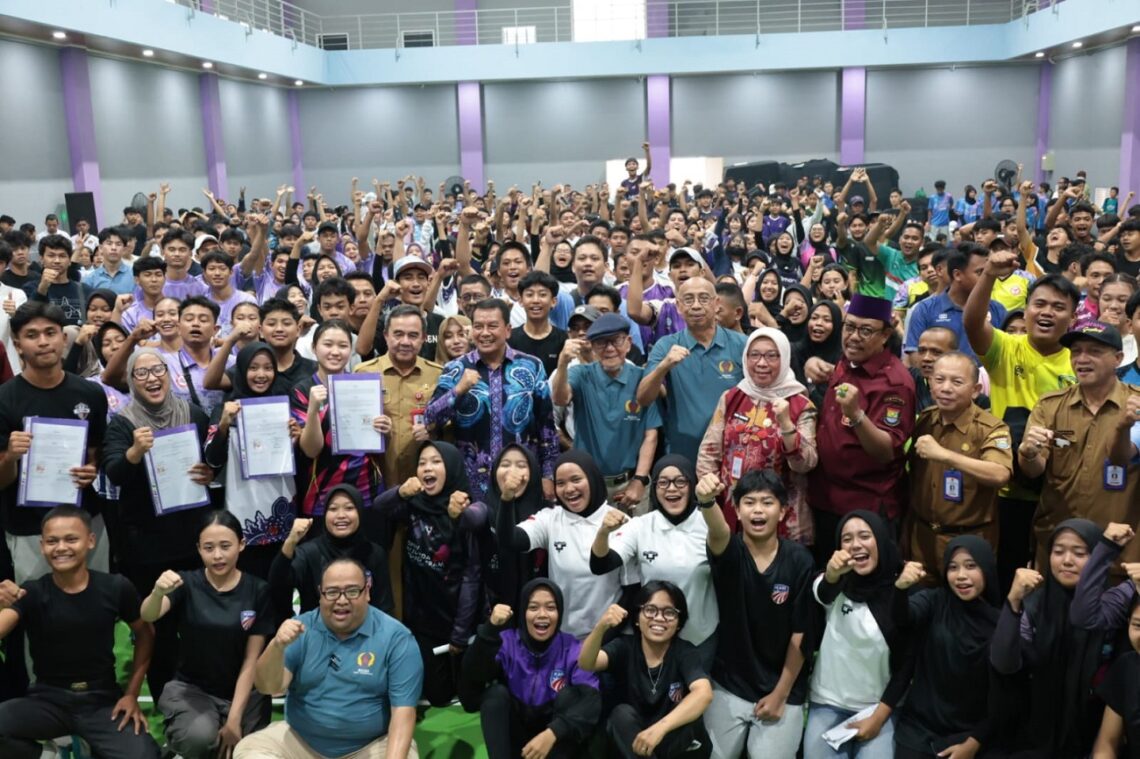 Bupati Tangerang Moch Maesyal Rasyid dan atlet dan pelatih Kabupaten Tangerang yang akan terjun di Porprov VII Banten 2026. Foto : Ist
