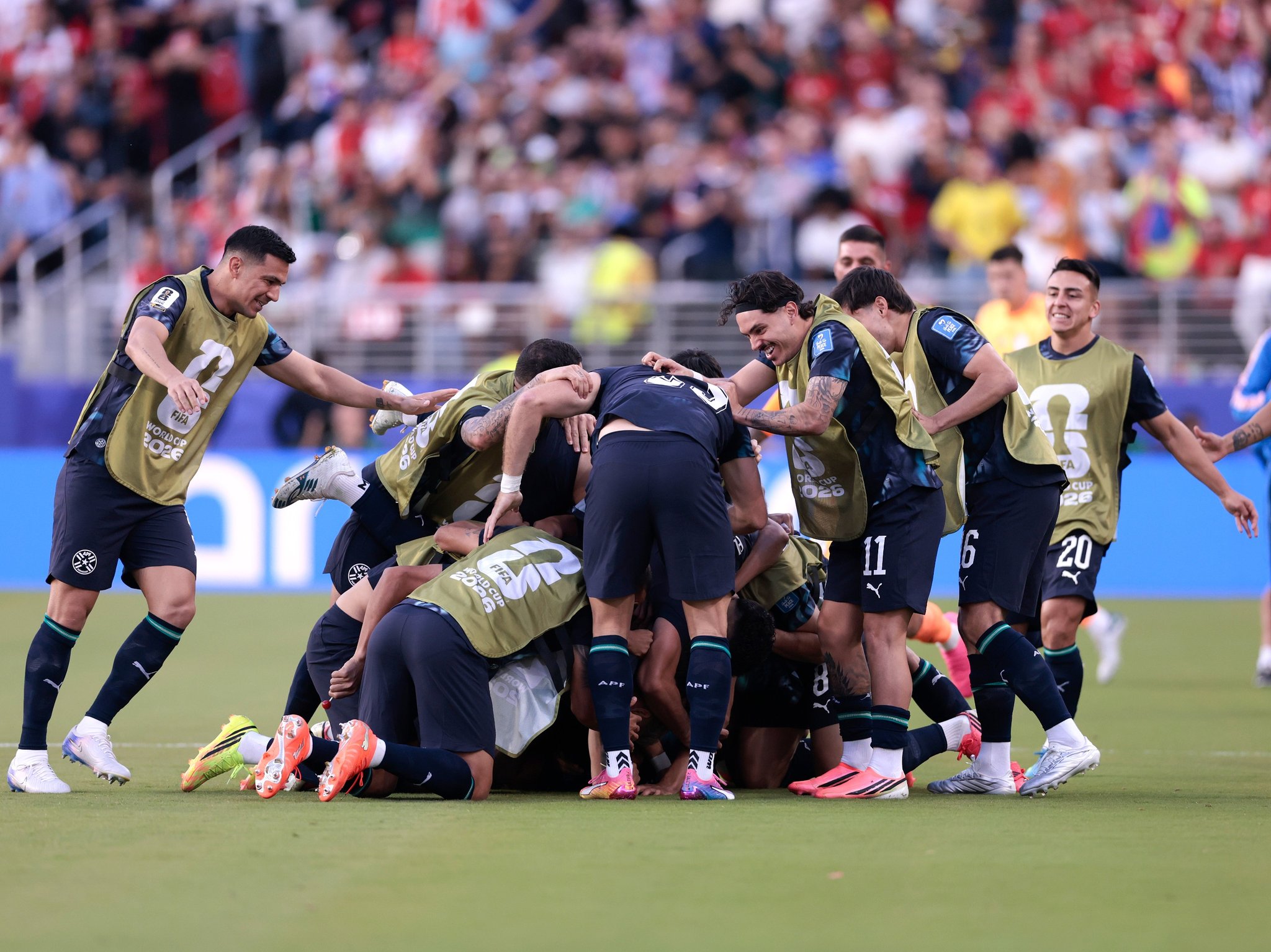 Selebrasi skuad Argentina usai menang 2-1 dari Inggris dan melaju ke Final Piala Dunia 2026. Foto : Ist