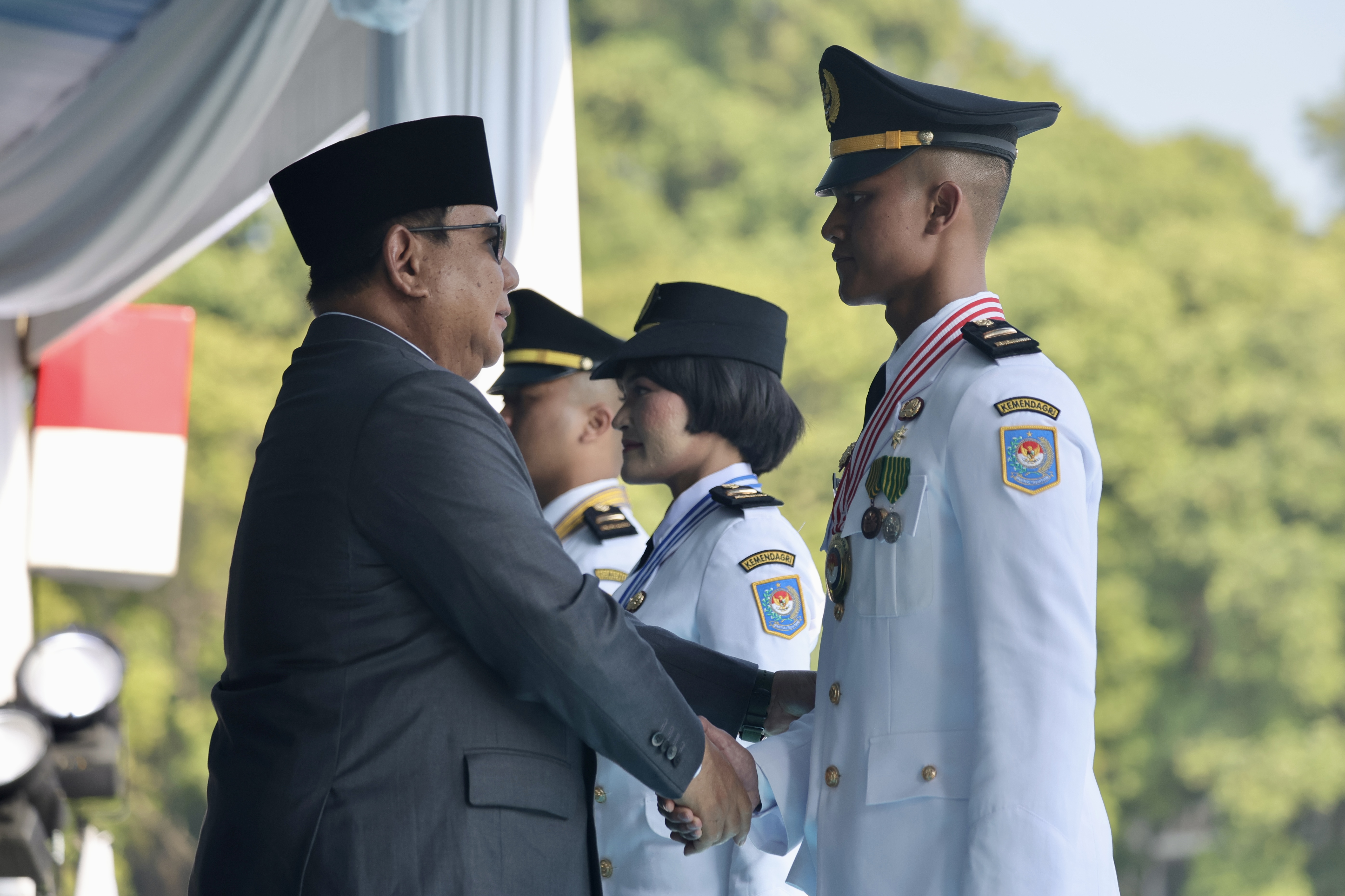 Jhosua Faitri Ick Purna Praja asal Papua Barat Daya saat dilantik Presiden Prabowo. Foto : Ist