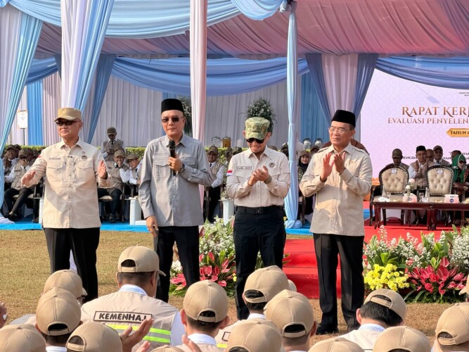 Ketua Komisi VIII DPR RI, Marwan Dasopang (no 2 dari kiri) pada acara Tim Pengawas (Timwas) Haji DPR RI menuntaskan rangkaian pengawasan penyelenggaraan ibadah haji. Foto : Ist