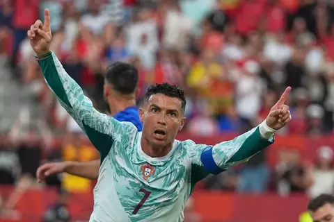 Selebrasi Ronaldo usai ciptakan gol ke gawang Kroasia lewat pinalti. Foto : Ist