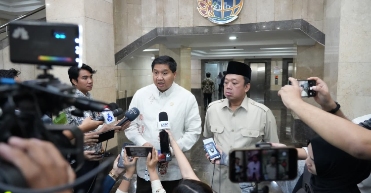 Menteri PKP Maruarar Sirait (kiri) dan Menteri ATR/BPN Nusron Wahid (kanan) saat konferensi pers. Foto ; Ist