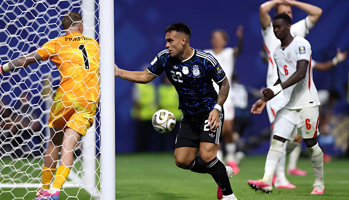 Pahlawan Argentina Lautaro Martinez gol nya singkirkan Inggris. Foto : Ist