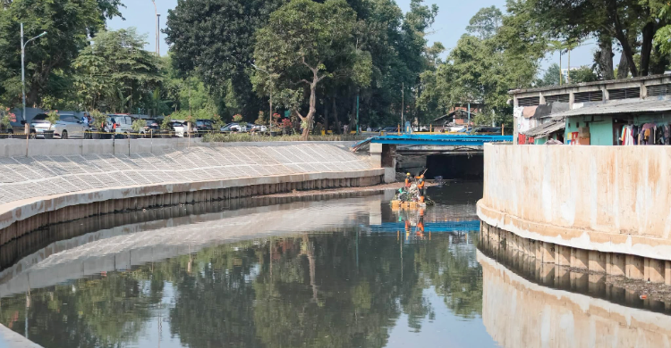 Kali Grogol kini nampak bersih. Foto : Ist