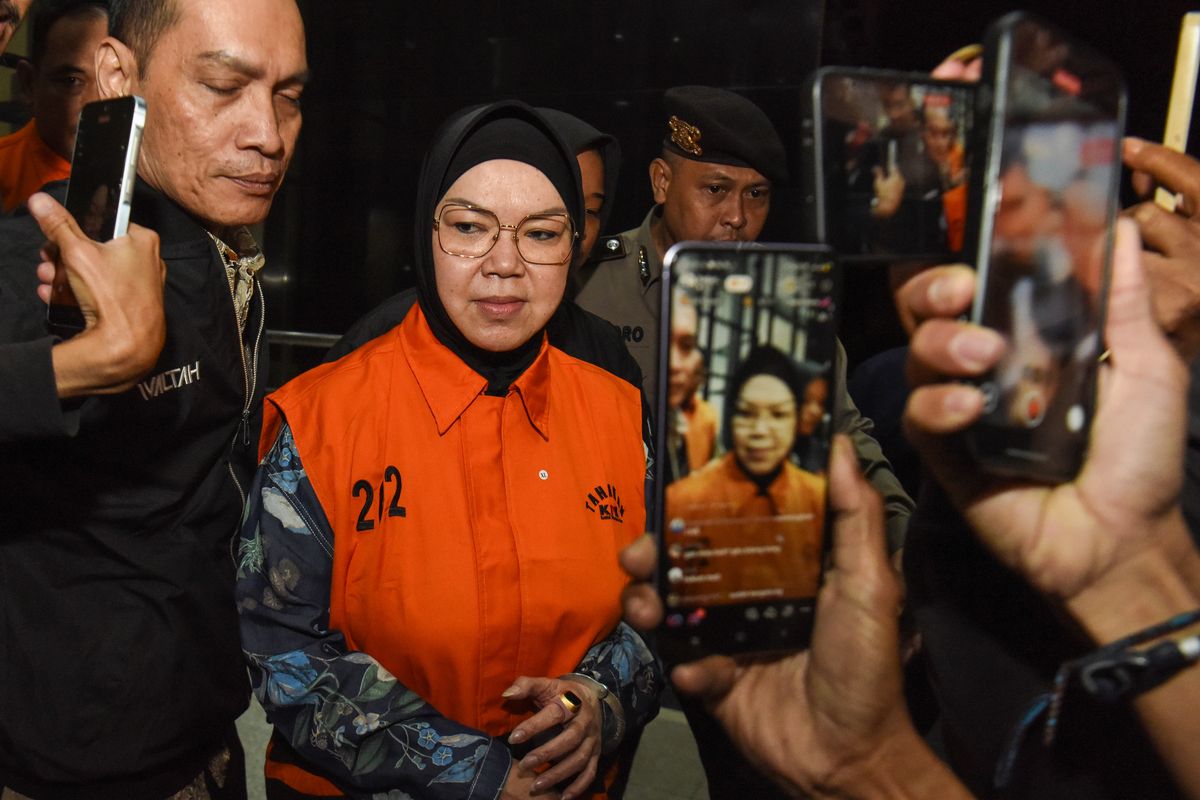 Salah satu Kepala Daerah yang belum lama tertangkap KPK Bupati Sukoharjo Etik Suryani. Foto : Ist