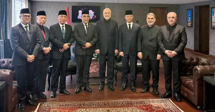 Ketua MPR RI Ahmad Muzani bersama Menteri Luar Negeri Sugiono melakukan pertemuan bilateral dengan Ketua Majelis Republik Islam Iran, Yang Mulia Dr Mohammad Bagher Ghalibaf. Foto : IG.