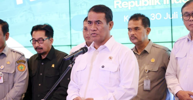 Mentan Andi Amran Sulaiman saat konferensi pers. Foto : Ist