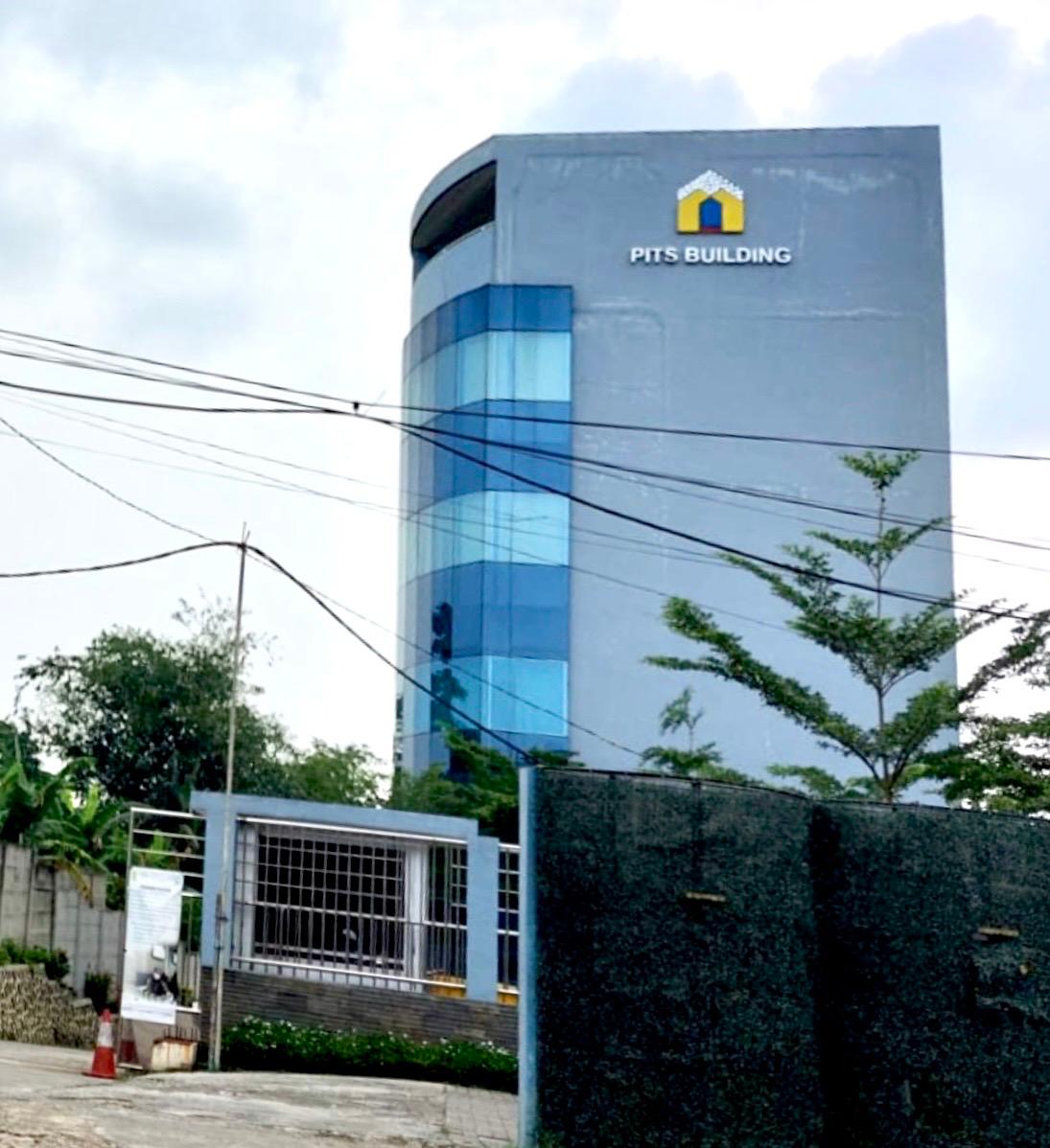 AIR. Gedung perkantoran Perseroda PITS yang berlokasi di wilayah Pamulang.