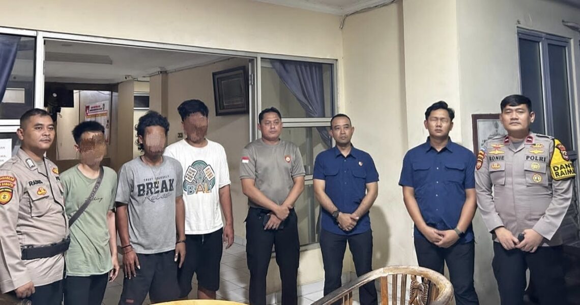 Tiga orang diamankan terkait 80 bal rokok ilegal yang diduga akan diedarkan di wilayah Banten. Foto : Ist