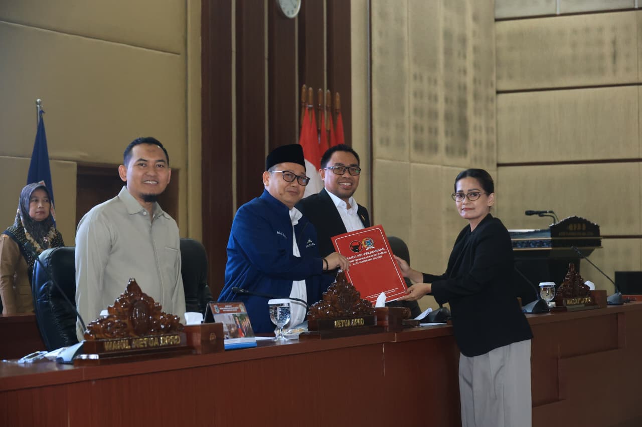 PARIPURNA - Suasana paripurna DPRD Kita Tangsel terkait dengan Raperda Jaminan Sosial Ketenagakerjaan