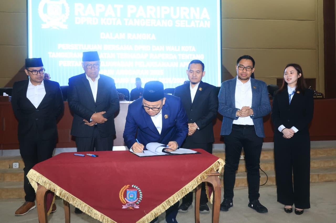 PARIPURNA - DPRD Kota Tangsel gelar paripurna persetujuan bersama Raperda Pertanggungjawaban Pelaksanaan APBD Tahun Anggaran 2025.