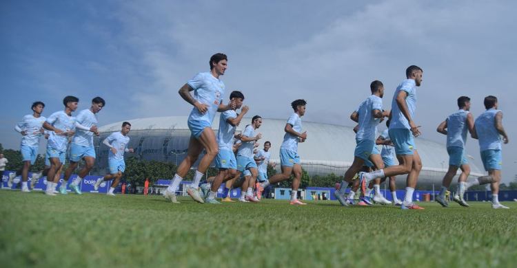 Skuad Persib jalani latihan. Foto ; Ist