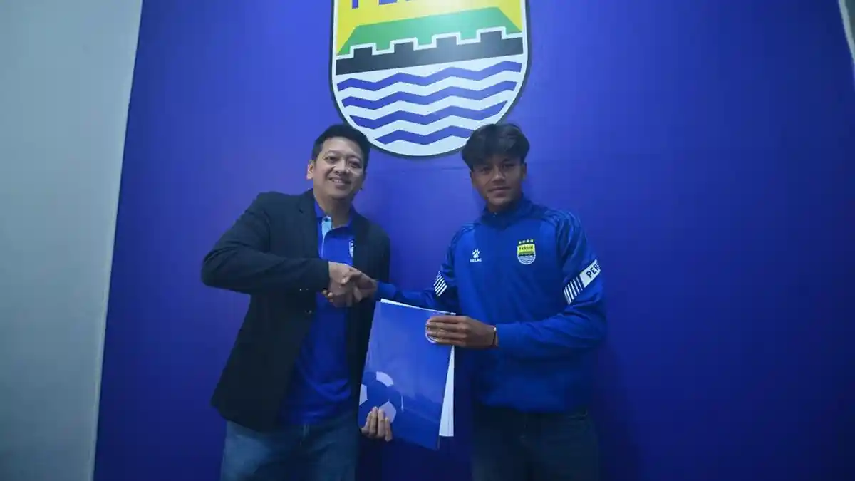 Gelandang Persib U-18 Rafi Rasyiq kini resmi bermain di Persib Senior. Foto : Ist