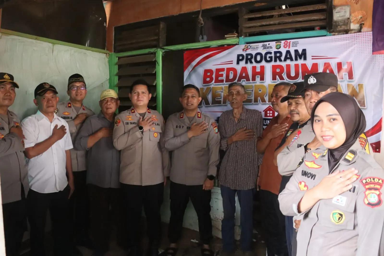 Polres Tangsel lakukan progr bedah rumah bagi warga di wilayah hukum Polres Tangsel.