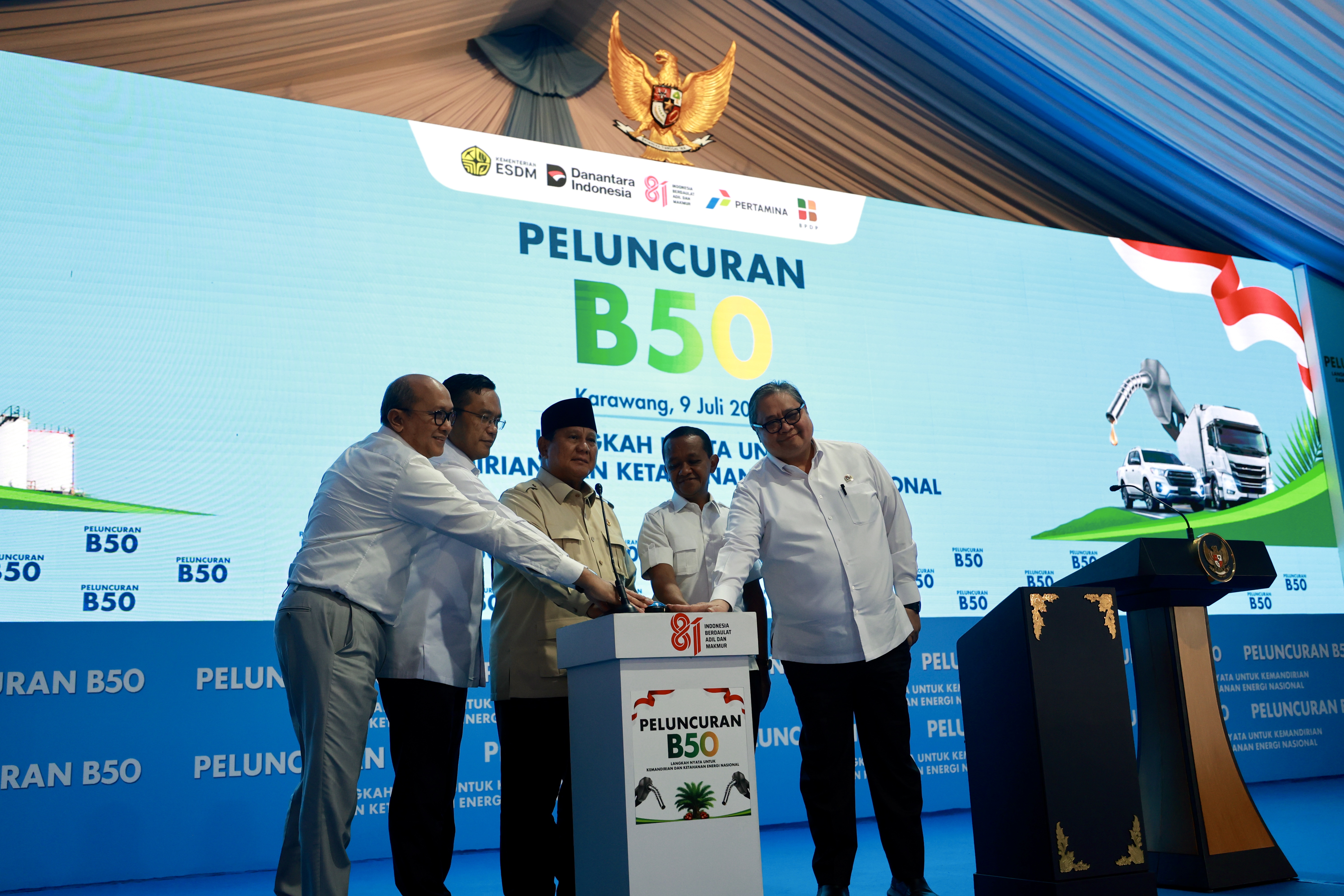 Presiden Prabowo meresmikan implementasi program Mandatory Biodiesel B50 di Rest Area KM 57, Karawang, Jawa Barat, Kamis (9/7). Foto : Ist