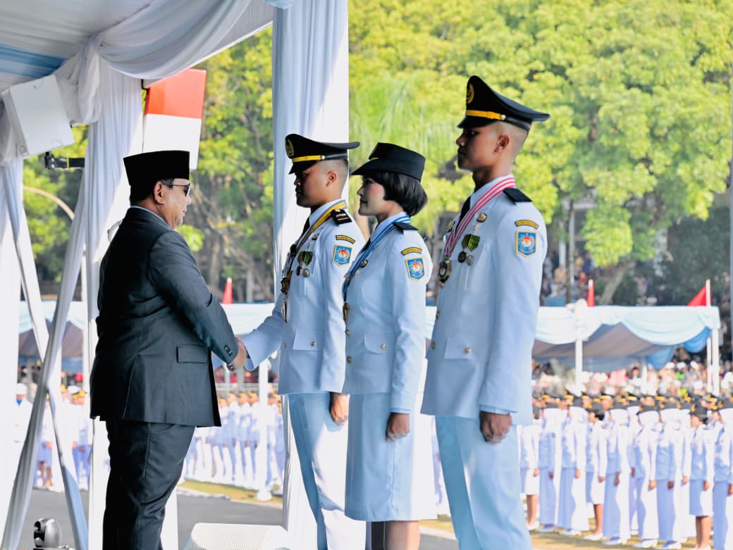 Presiden Prabowo saat melantik PPM IPDN Angkatan ke-33 di Sumedang, Rabu (29/7). Foto : Ist