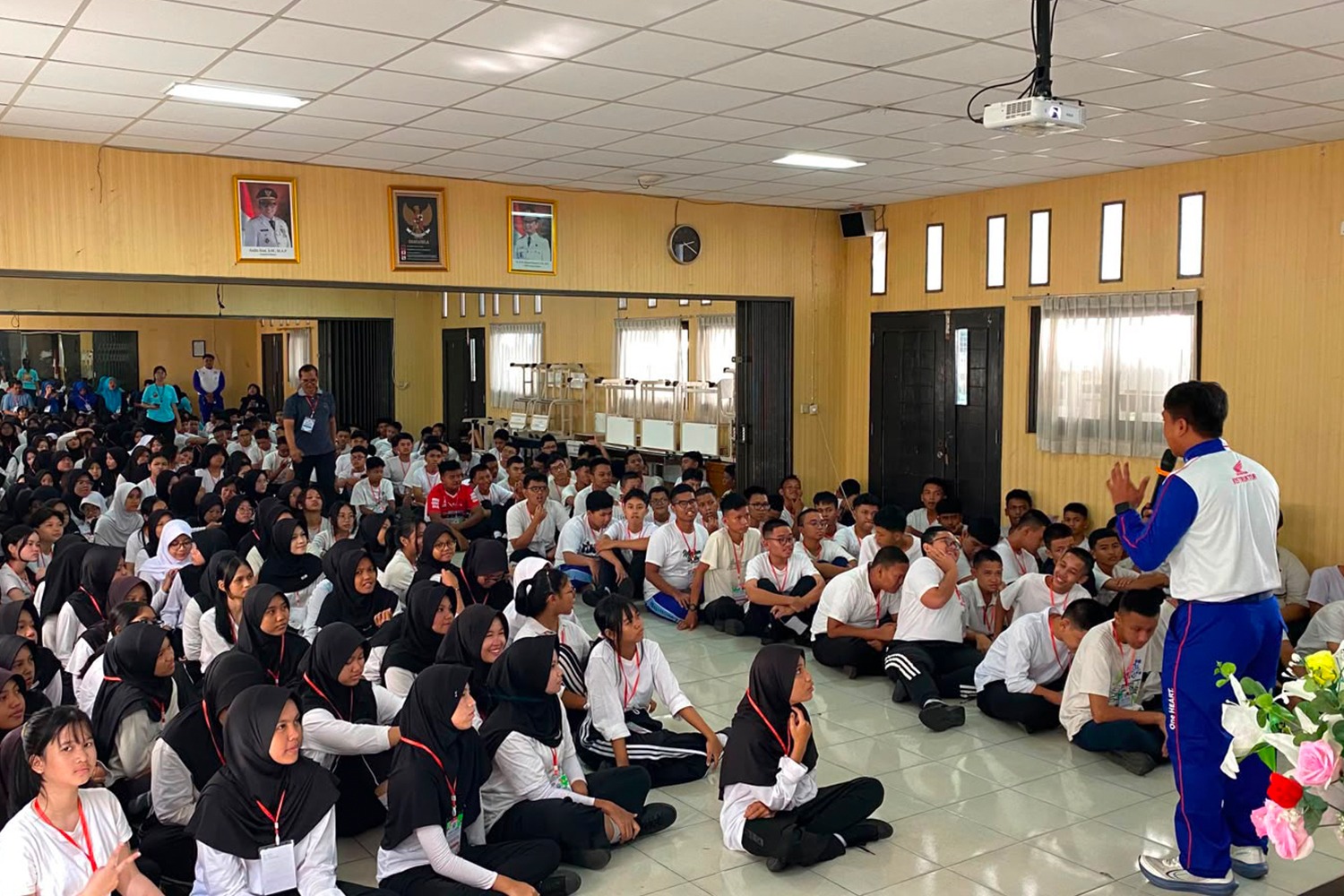 WMS edukasi keselamatan berkendara kepada pelajar dari sekolah di Kabupaten Tangerang disela-sela MPLS, Senin (13/07/2026).(Foto: dok/WMS).