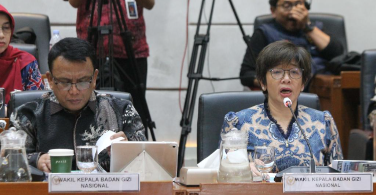 Wakil Kepala BGN Agustina Arumsari (kanan) bersama Wakil Kepala BGN Trenggono mengikuti Rapat Dengar Pendapat dengan Komisi IX DPR, di Kompleks Parlemen, Jakarta, Jumat (17/7/2026). Foto : Ist