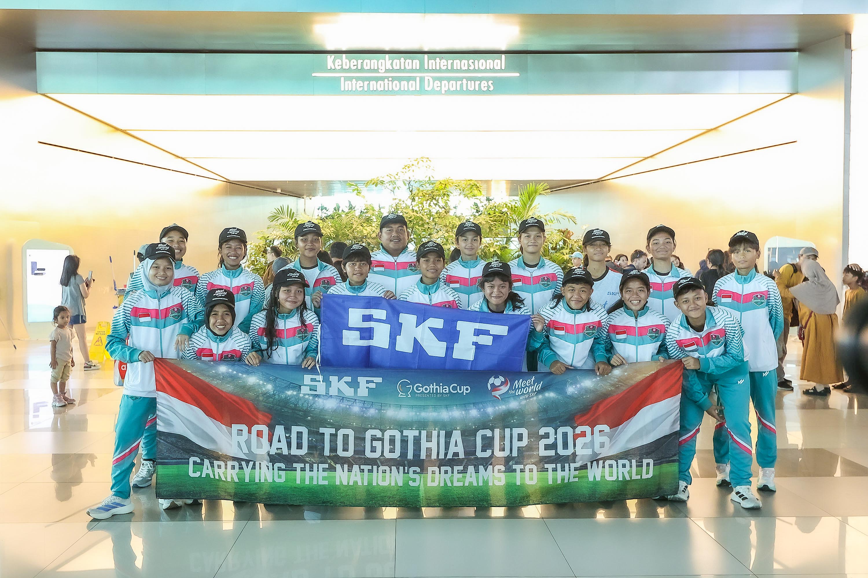 Tim Putri Tangsel City U-15 bertolak ke Swedia untuk mengikuti Gothia Cup 2026 di Gothenburg, Swedia. Foto : Ist