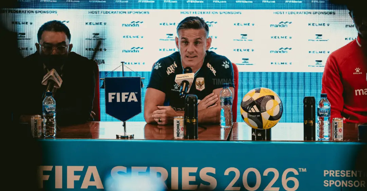 Pelatih John Herdman saat konferensi pers. Foto : Ist