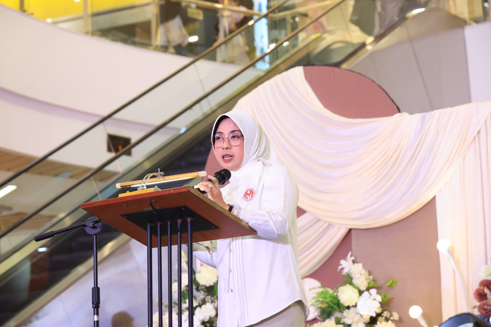 Ketua Dewan Kerajinan Nasional Daerah (Dekranasda) Provinsi Banten, Tinawati Andra Soni, membuka Pekan Dekranasda Kota Tangerang Selatan 2026. Foto : Humas Pemprov