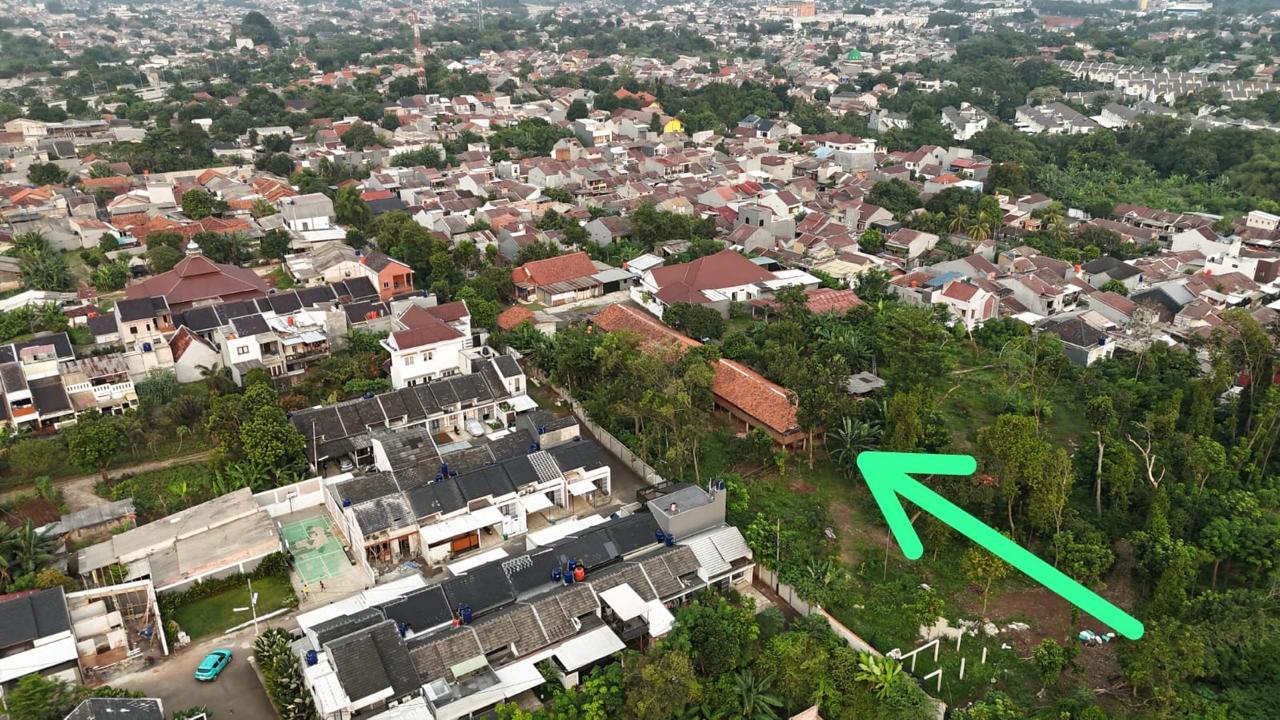 KANDANG AYAM. Warga Perumahan Alam Serua 2 keluhkan keberadaan kandang ayam di wilayah Cilalung, Serua, Ciputat