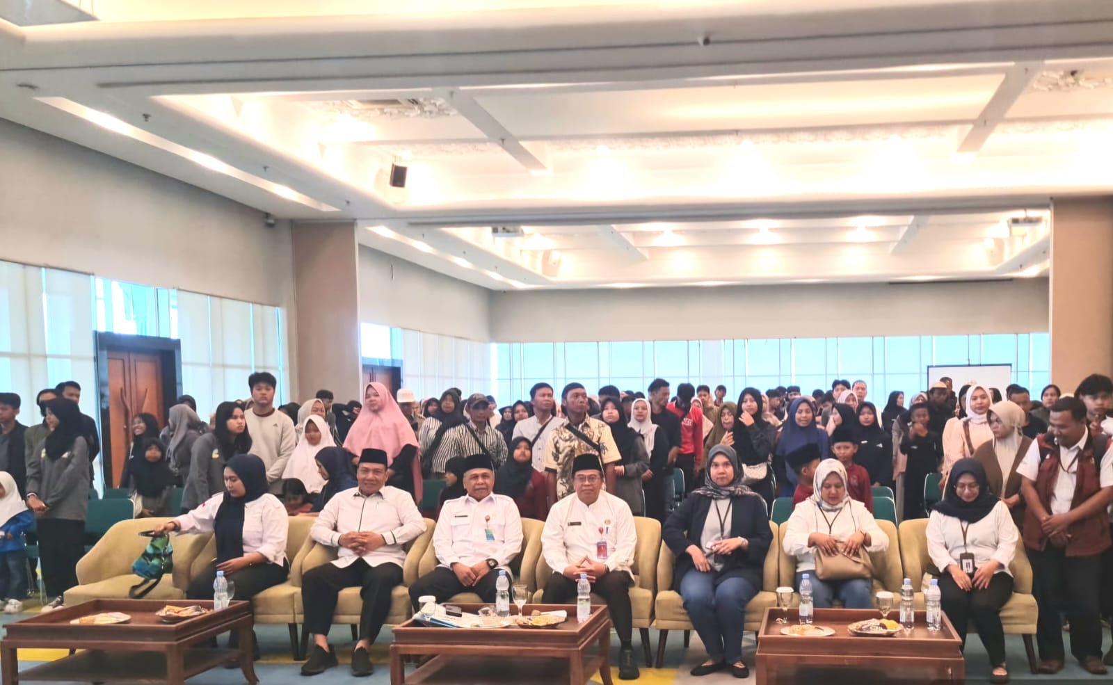 SEKOLAH RAKYAT. Pemkot Tangsel melepas keberangkatan 76 pelajar ke Sekolah Rakyat di Pandeglang.