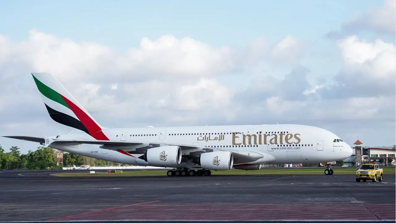 Perbesar di dunia Airbus A380 milik Emirates berhasil mendarat mulus di Bandara Soetta. Foto : Ist