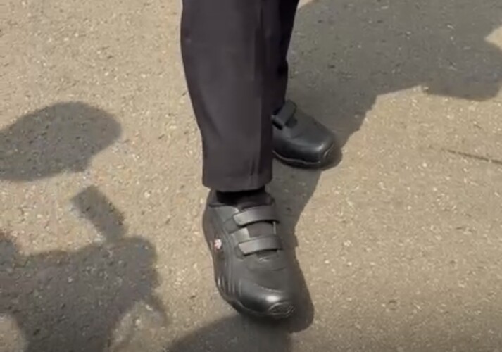 Sepatu produk BRIN yang dikenakan Arif Satria Kepala BRIN seharga Rp 75 ribuan. Foto : Ist