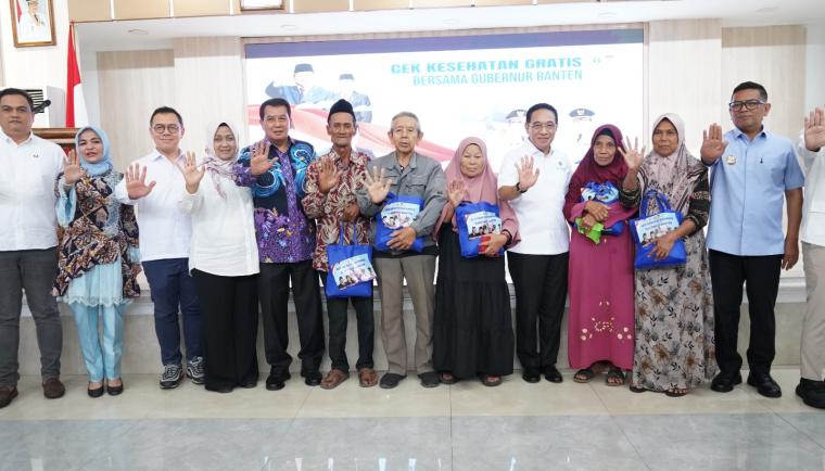 Bupati Tangerang Moch. Maesyal Rasyid (no 5 dari kiri) hadir pada acara Cek Kesehatan Gratis (CKG) dan screening Tuberkulosis (TBC) di Gedung Serbaguna Tigaraksa, Tangerang, Kamis (20/8/2026). Humas Kab. Tangerang