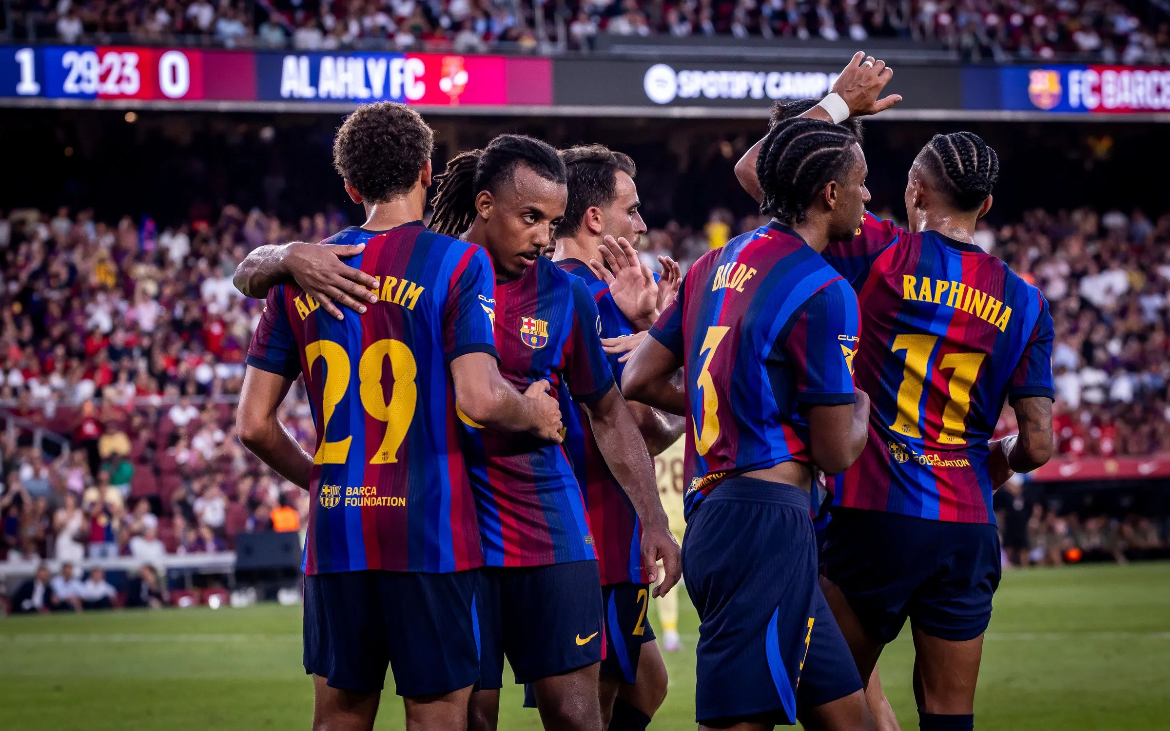 Selebrasi skuad Barca usai menang 2-0 dari Bilbao. Foto : Ist